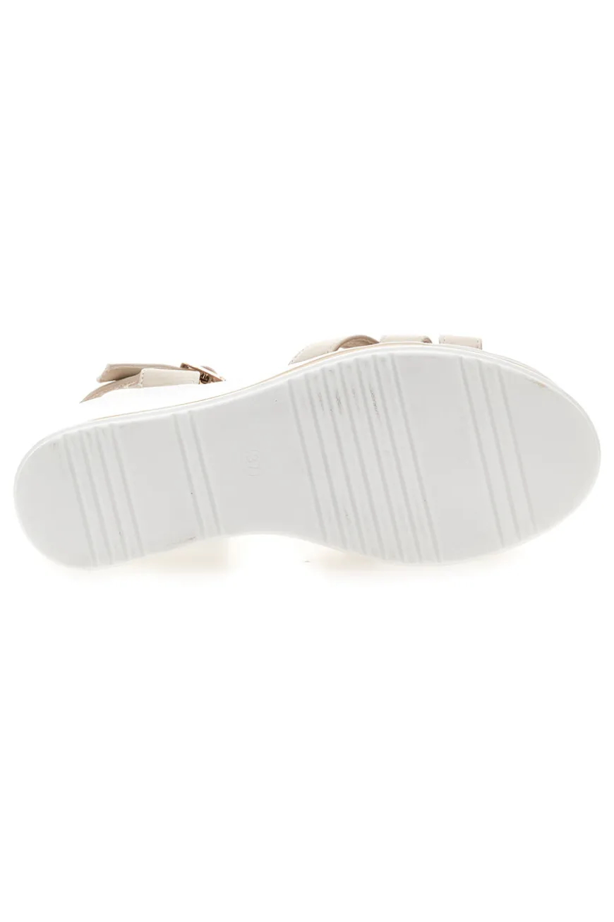 Beige Keilsandalen mit Riemen und glänzenden Details Energy E483