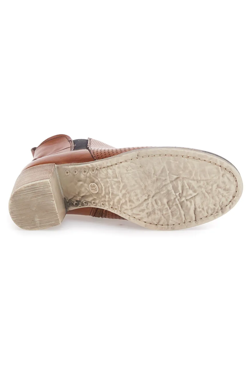 Braune Stiefeletten mit Absatz Mon Dieu 301