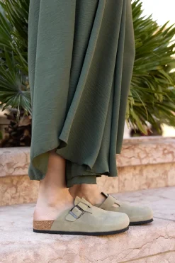 Ciabatte beige chiaro con fibbia in vera pelle PittarelloTierra 335A013PR