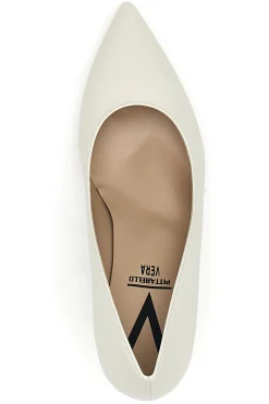 Décolleté color panna con tacco basso e punta affusolata Pittarello vera 6043