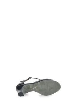 Die ersten 5202 schwarzen Tanzschuhe
