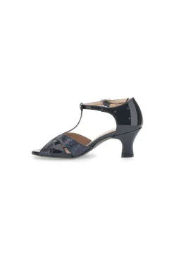 Die ersten 5202 schwarzen Tanzschuhe