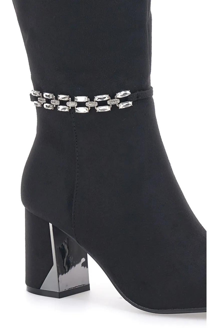 Die ersten 392-Stiefeletten mit Absatz
