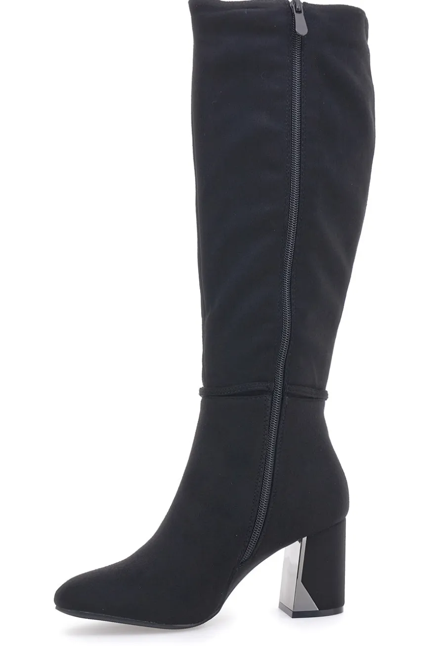 Die ersten 392-Stiefeletten mit Absatz