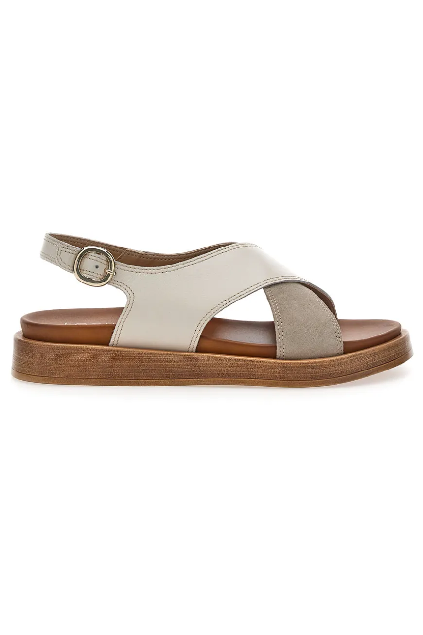 Sandali beige con fasce incrociate bicolore Pittarello Focus 28053NAL