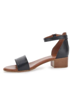 Sandali Neri Con Tacco Basso Pittarello Look 243035