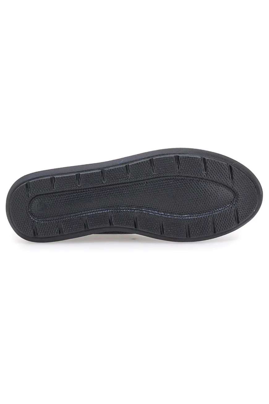 Schwarze Stiefeletten mit Hammerschlageffekt INBLU WG059014