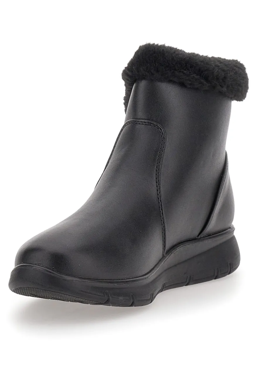 Schwarze Stiefeletten mit Reißverschluss im Café kosten 4195