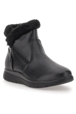 Schwarze Stiefeletten mit Reißverschluss im Café kosten 4195