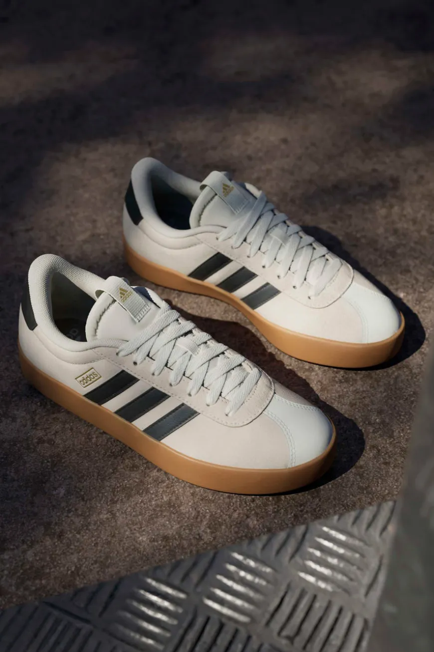 Sneakers beige con strisce nere e suola in gomma Adidas VL Court 3