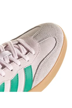Sneakers beige con strisce verdi e dettagli in suede Adidas Barreda