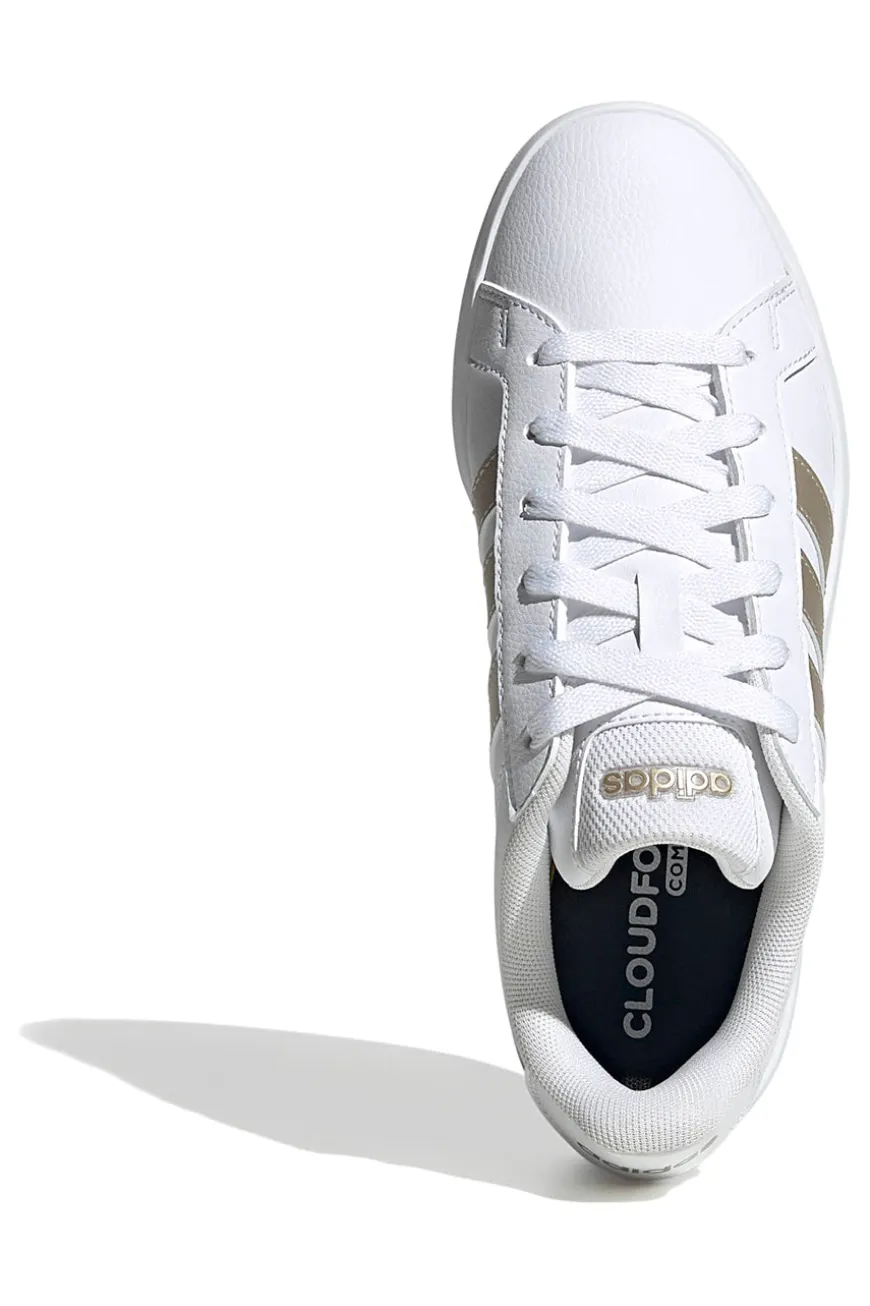 Sneakers bianche con strisce dorate in pelle sintetica riciclata Adidas Grand Court Base 3.0