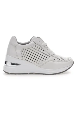 Sneakers bianche con zeppa traforate Mio tempo 137