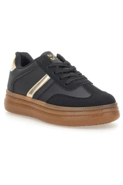 Sneakers nere con suola caramello e dettagli oro Me & Me GB2026