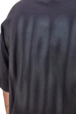 T-shirt nera con scritta "Blurred" sul retro BOARDMAN 1005