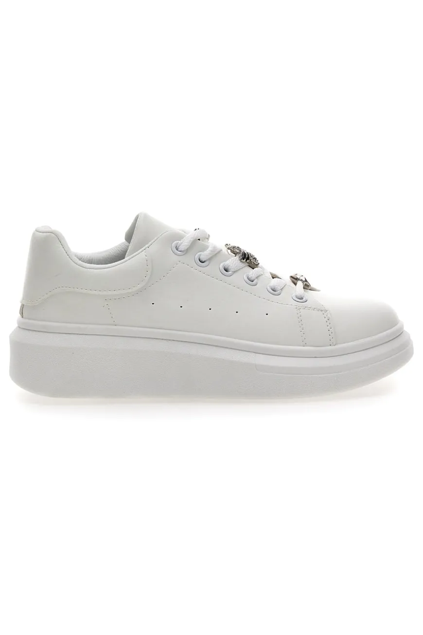 Weiße Sneakers mit dekorativen Clips CAFE' COST LAILITZ004