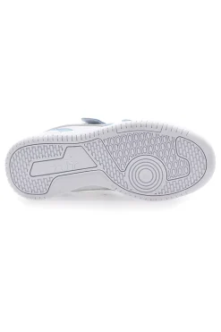 Weiße und hellblaue Turnschuhe mit grauem Diadora Raptor Low Ps-Logo